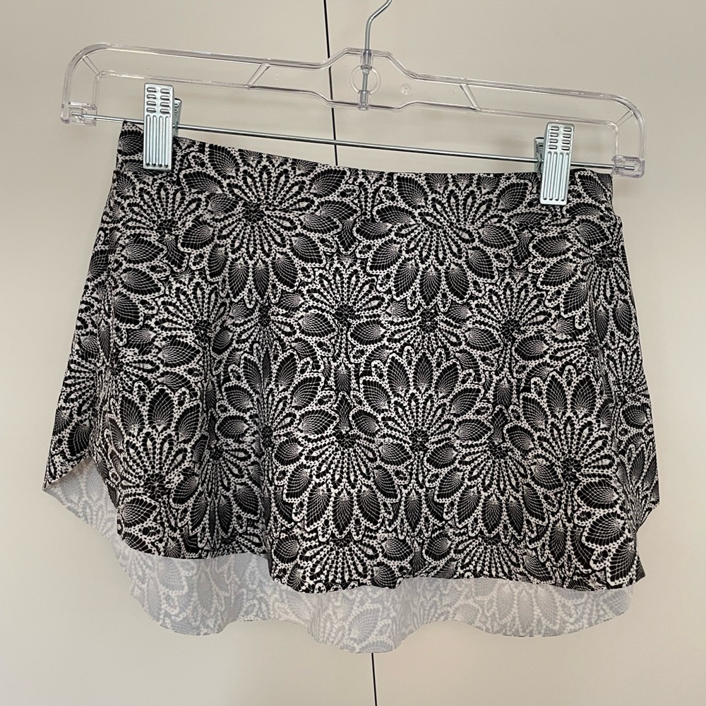 Black and White Floral Pull on Skirt